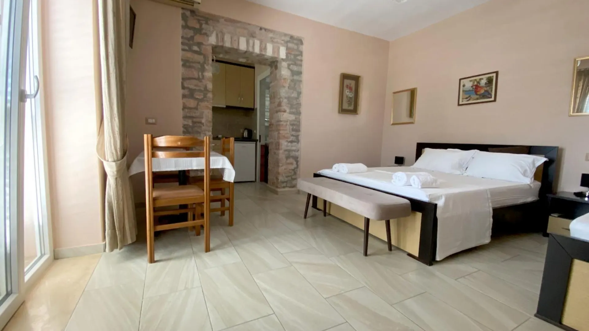 Aparthotel Paja Ksamil Albania
